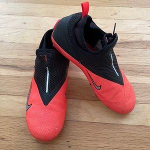 Nike Phantom VSN ghost lace soccer cleats 5Y black red